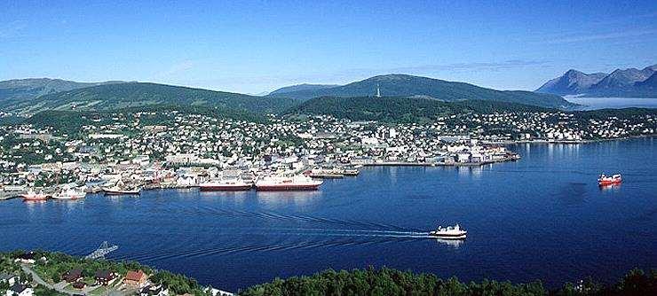 Hjem fra Harstad Fra gjestehavna i Harstad en sommerdag i 2016 Harstad Fra hjemturen gjengir vi biter av Mangors loggbok i en litt forkortet versjon. 14.7. Vi gikk fra Harstad kl.11.