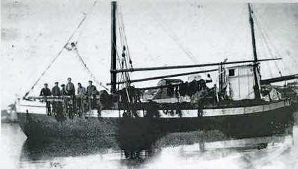 BJUGNSKJÆR Regnr: LFHH Typebåt: Fiske- og fraktekutter Bygget: 1905 i Ranen Bruksområde: Båten har hatt tilhold i Uthaug ytterst i Trondheimsfjorden siden 1920 tallet, og har bedrevet fiske mellom