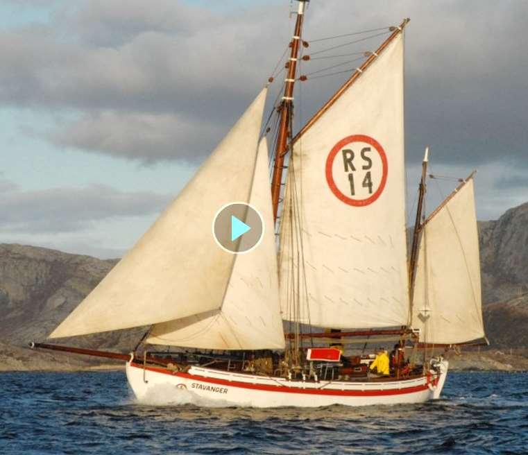 Hun reddet mange mennesker langs kysten vår fra den visse død. I filmen tar skipper Johan J. Petersen henne med på en siste symbolsk reise langs Norges kyst fra Vesterålen i nord til Bygdøy i sør.