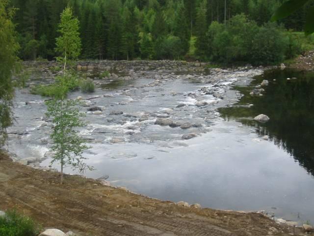 Etter vannføring 5,5 m 3 /s Kulp for fisk Vegetasjon ved gammel flommur er ryddet.