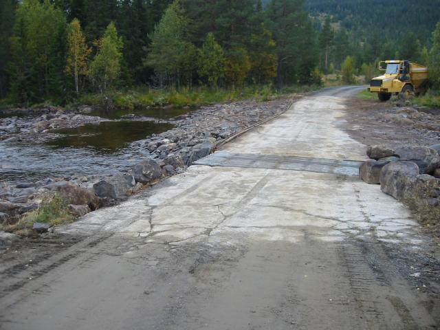 Kjøreterskel i Smådøl Naturlig kulp nedstrøms.