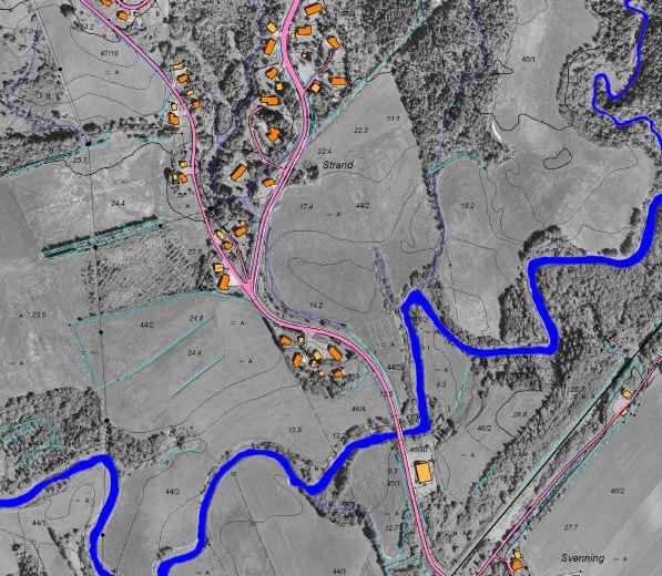 - vann og kloakk ligger nært - fine uteområder med varierte muligheter sommer som vinter Dette området må ha / endringer må gjøres/ minusfaktorer - vei til området, 200 300m - parkeringsplass -