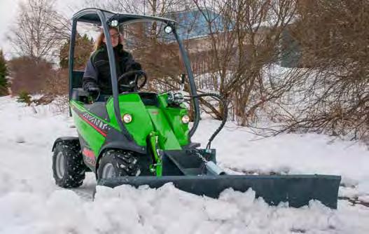 Vedlikehold Snøskjær 1400 Utstyrt med hydraulisk styring, er Avant planerings-/snøskjær det ideelle redskap for snørydding, planering og lignende arbeid hvor masser skal fordeles eller fjernes.