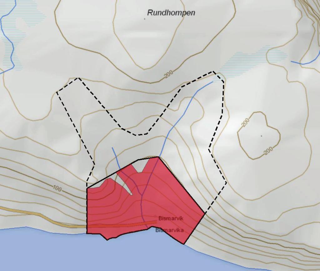 Figur 3. Figuren viser faresonekart av området i Bismarvik Akkarfjord. Rød farge viser faresonen for snø-, sørpe- og flomskred.