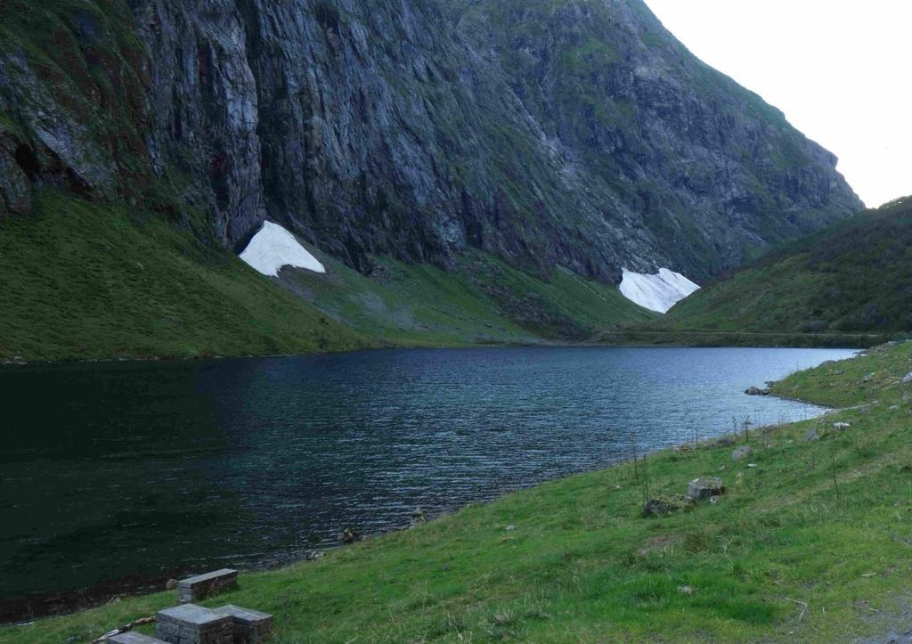 Legg merke til at snøen framleis ligg først i september.