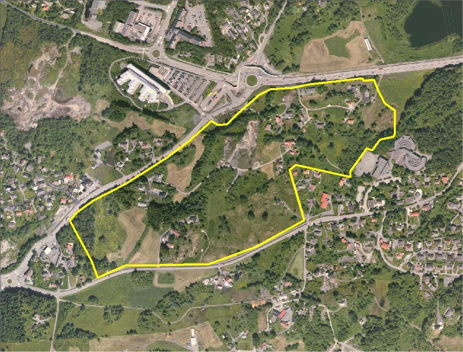 Boligområdet B31 i kommuneplanens arealdel (B31-1 og B31-2) Ortofoto med omriss av aktuelt område.