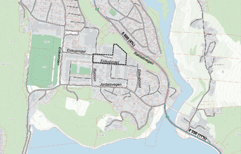 Eide Sjukeheim Trafikale konsekvenser Side 4 Figur 5 : Dagens døgntrafikk (ÅDT) med tungtrafikkandel vist i parentes (Kilde : Nasjonal vegdatabank). Planområdet er merket med svart, stiplet strek.