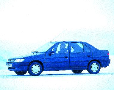 BILTEST PEUGEOT 306SR 306en ble testlagets favoritt. Den er klart best når det gjelder komfort og kjøreegenskaper. Den er minst, men har overraskende god plassutnyttelse. en tendens til å slippe bak.