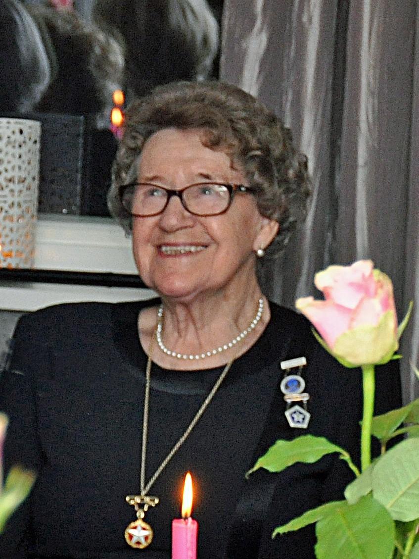 Denne gangen var det vår søster Anna Marie Trosby som ble tildelt 40 års Veteranjuvel under en høytidelig og vakker seremoni med nydelig musikk.