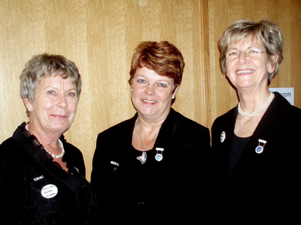 november 2013 ble 3 av våre søstre forfremmet til Den Høye Sannhets Grad. Det var søstrene Ann-Mari Nordby Jacobsen, Berit Fevang Eriksen og Anna Kristina Strøm.
