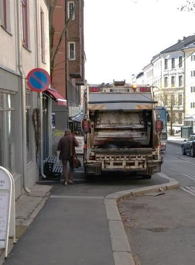 løsninger for oppstillingsplass, presentert i kapittel 8. Varemottak Gitt av resultatene i kapittel 5 ser en et klart skille mellom foretakene med tanke på hvor varene blir mottatt og kvittert for.