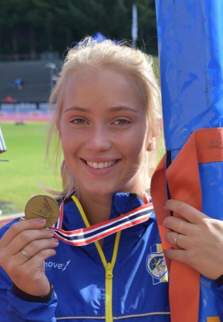 LIF tok tiden i rulleskirenn En blid Andrea Leerbeck med medaljen. Foto: Kolbjørn Høgåsen.