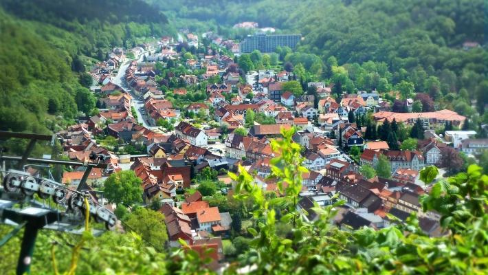 Byen er over 800 år gammel og har et vakkert bysentrum med mange, rike historiske detaljer rundt om i gatene.