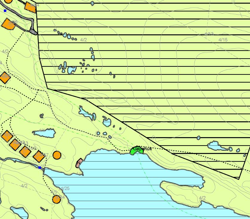Området vist med okergult er avsatt til fritdsbebyggelse og området vist med grønt er avsatt til LNFR-område.
