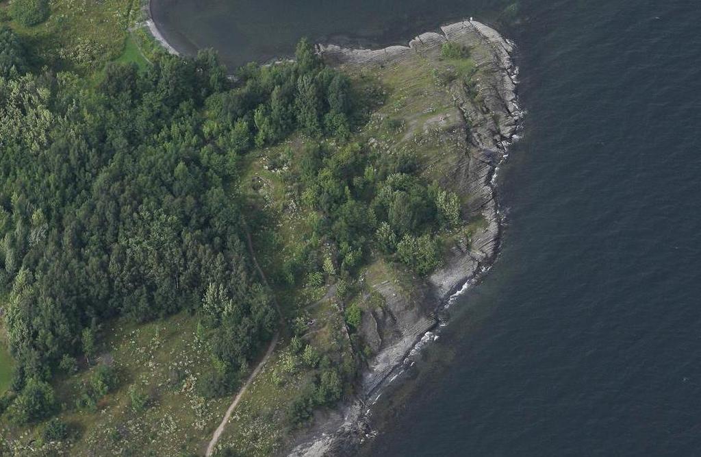 Strandsonen Kommuneplanen legger opp til økt vern av strandsonen mot nedbygging Dagens byggegrense mot sjø (30 meter) videreføres.