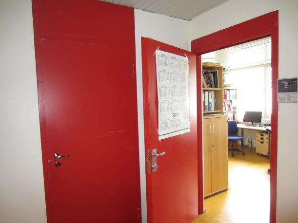 02 Innvendige veggar Veggar i klasserom har ein del avskaling av maling og