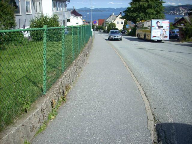 Trafikkavvikling Øvre Fyllingsvei Øvre Fyllingsvei Øvre Fyllingsvei vil bli innsnevret til et felt ved anleggsområdet Fortau skal opprettholdes, og trafikksikkerhet for gående har særskilt fokus På