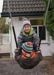 Dette er også en tid der barna som skal begynne på skolen, begynner og forbereder besøk til sin skole,