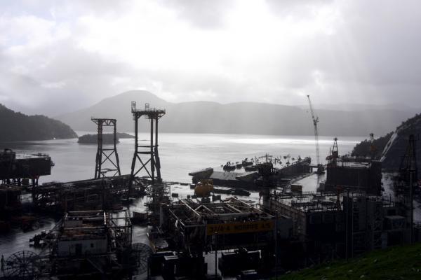 Opphogging av plattformer i Yrkjefjorden (AF Decom Offshore) Bør ikke kravet om 0-utslipp av miljøskadelige stoffer fra petroleumsnæringen også omfatte siste