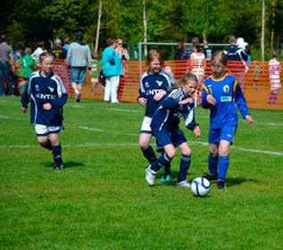 7 er jenter 14-17 år Årsklassene J14 og J17 spilles med innledende runder lørdag og sluttspill søndag.