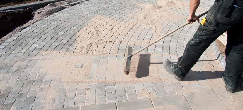 FUGESAND FUGESAND EN VIKTIG DEL VED LEGGING AV ELEGNINGSSTEIN OG HELLER Når man legger belegningsstein eller heller er det lett å glemme fugen og dens betydning.