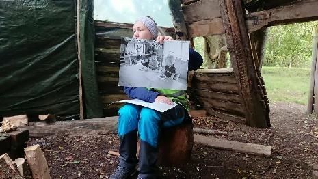 I barnehagen har vi vært mye i skogen. Der samler vi på nøtter, finner makk og andre krypdyr.