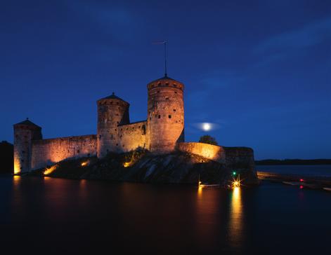 ope r a f e s t : Her, i den flotte middelalderborgen Olavinlinna fra 1455 kan du bli med på opera neste sommer! Bli med til operafestival Finland!