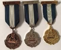 Årsmedaljer VS Kretsmedaljer Deles ut av korpset Basert på det antall år man har vært medlem Deles ut av NMF via korpset Maks