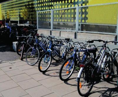 22 er det gode sykkelparkeringsforhold noen steder i området. Det er viktig for å få folk til å foreta kombinerte kollektivtrafikk og sykkelreiser fremfor å bruke bilen.