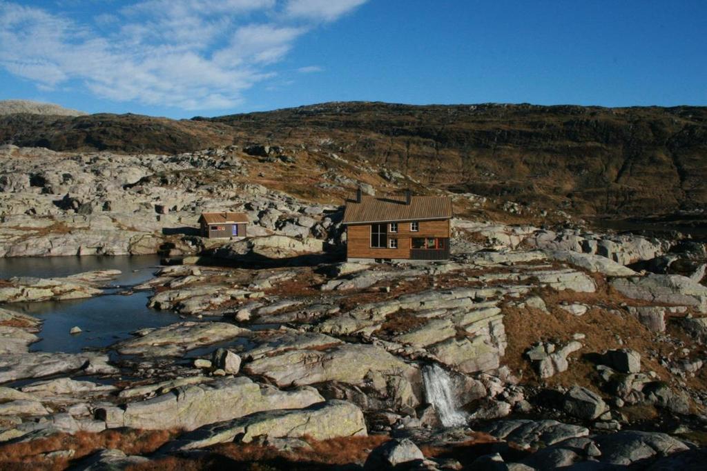 På bakgrunn av desse nye saksopplysingane stiller vi spørsmålsteikn ved verdivurderinga og konsekvensvurderinga som er lagt fram i rapporten Konsekvenser for friluftsliv, jakt, fiske og reiseliv