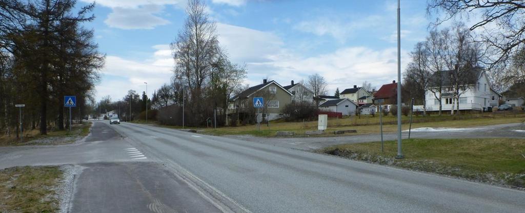 Det går kjøreveg frem til nedlagt skolebygg og tidligere lærerparkering samt gangveg gjennom planområdet til Fauske svømmehall og videre til Kirkeveien med bakenforliggende områder.