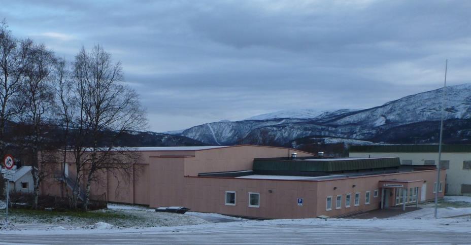 Fauske svømmehall i tilknytning til den gamle Sentralskolen sett mot sørøst. 2.