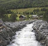 august 2003 avlagret det seg store mengder stor stein og grus i elveløpet i ca. 200 m lengde oppstrøms brua over Tronda ved Nesto, og i ca. 50m nedstrøms brua.