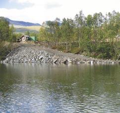 NVE og Statens Vegvesen har samarbeidet om et sikringstiltak langs elva. Vegvesenet kompletterte anlegget med å ombygge rasteplassen.