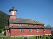 Fjærland kyrkje Fjærland kyrkje vart bygd i 1861, men fekk tilbygd sideskipa i 1931. Dette er også ei langplankyrkje, bygd i tre i lafteverk. Arkitekt for kyrkja var Chr. H.