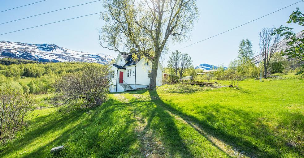 60 km sørover langs E6 fra Mørsvikbotn Skole og