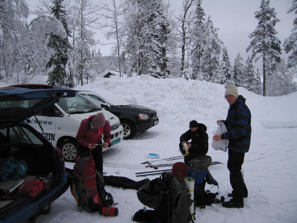 Turreferat fra skitur til Mjåvasshytta Fire personer dro denne helgen avgårde på tur sammen: Kristian Aas, Nils Julian Krämer, Sandra Lyding og Axel Bjelke (turkoordinator).