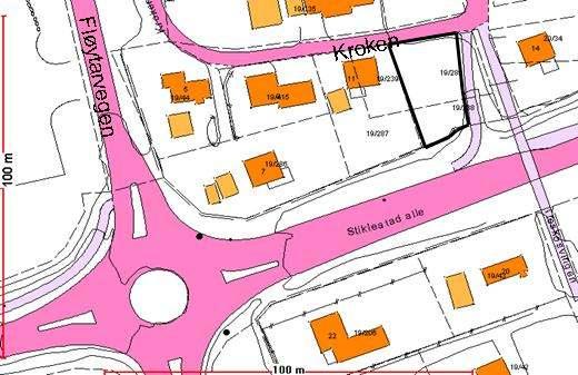 Omsøkte tomteareal utgjør omlag 360 m 2 av de 2 eiendommenes samlete areal på 540 m 2. Restarealet på ca. 180 m 2 omfatter i hovedsak gang/sykkelveger.