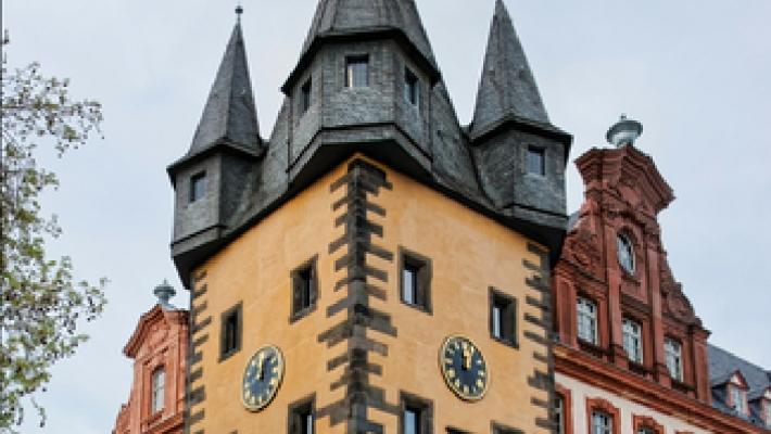 Klokketårnet ved det Historiske Museum Hauptwache (11.