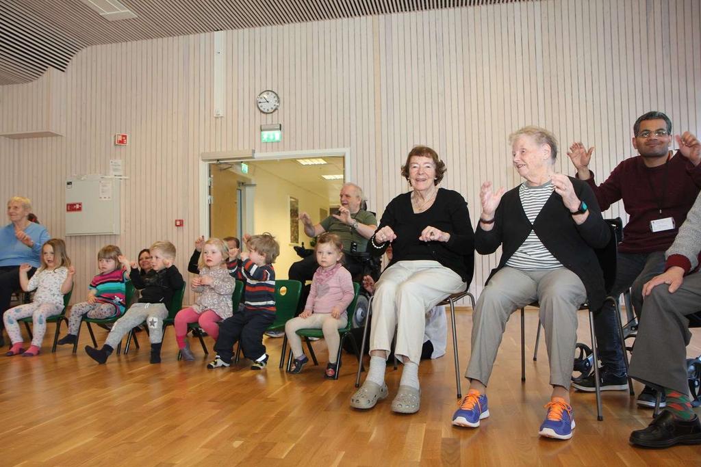 -Barna blir godt vant til eldre mennesker, samt folk som sitter i rullestol eller har andre funksjonshemninger.