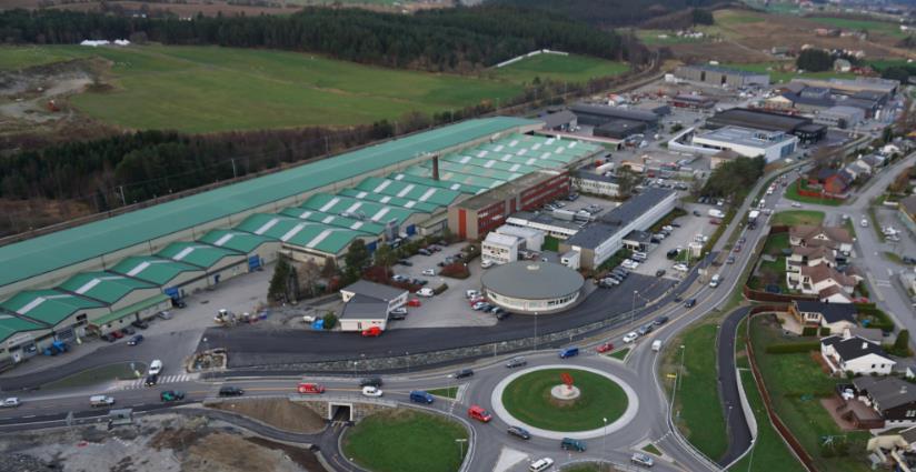 Gunnstein Austigard, en ung elektroingeniør fra sykkelfabrikken, mente at Sandnes Jernvarefabrikk kunne omstilles til å produsere kabelgater for oljenæringen.