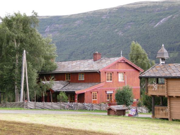 Verandaoverbygget var da erstattet med bislag med