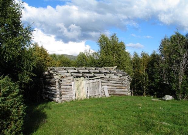 Også våningshuset skal bevares og står for tur, men har så langt status som " truet" (innfelt bilde).