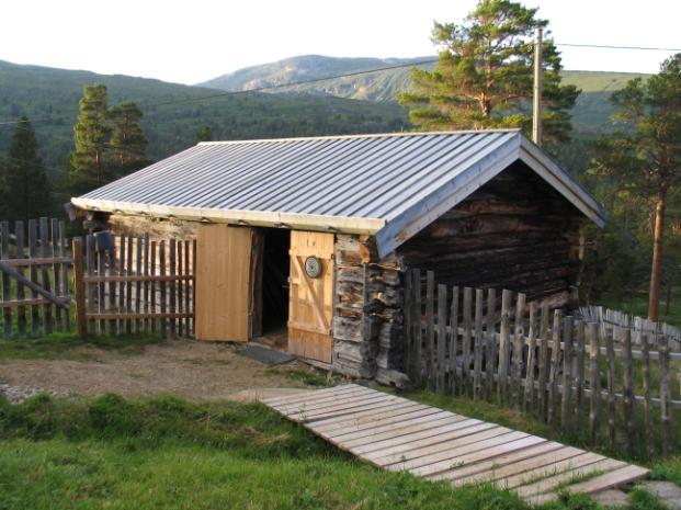 Det er registrert flere hus på de andre Tråstadbruka også. Deres status varierer fra istandsatt til revet. En intakt husmannsplass ligger ned mot Otta.