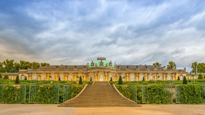 Potsdam (62.4 km) Potsdam kan by på en mengde severdigheter med hele 12 slott og slottsparker, som har vært på UNESCOs verdensarvliste siden 1990.