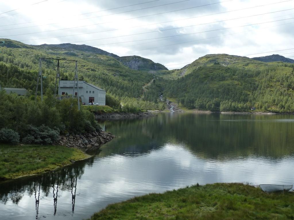 LANDSKAP De regionale karaktertrekkene som skiller de ulike landsdeler og regioner fra hverandre er forårsaket av naturgeografiske og kulturelle prosesser.