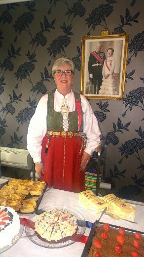 Hun ser fram til å bli en del av vårt fellesskap! Søster Elin Samuelsen Lundeby hadde info om Landssaken, og sa at det vil bli satt fram Norges-glass i logesalen den 17.