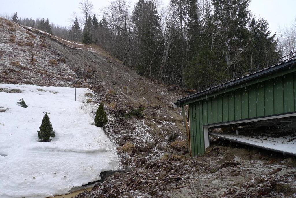 Jordskred og flomskred Jord- og flomskred kan skade infrastruktur og mennesker på grunn av høy hastighet og stor rekkevidde.