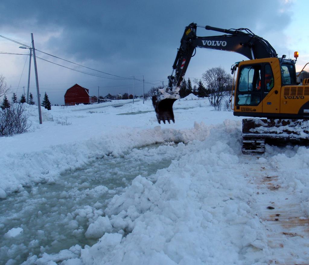 De beveger seg helt annerledes enn snøskred og kan komme svært overraskende, spesielt fordi de kan nå ned til områder uten snø.