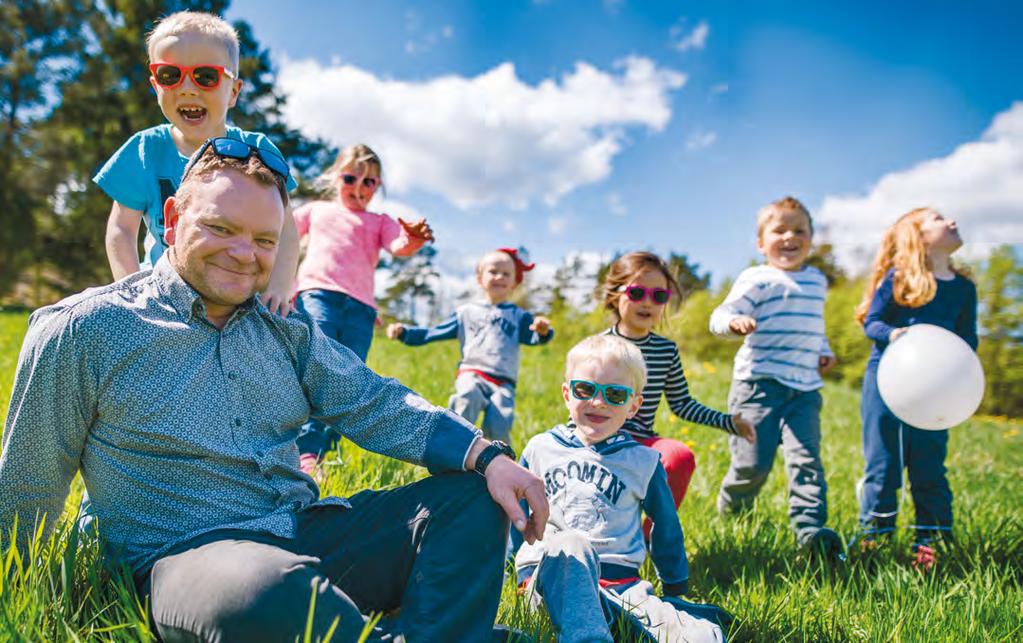 Likt læringsgrunnlag ved skolestart! Godt samspill mellom Alfred Redmond og glade barn fra Øyestad Barnehage avd. Engene.